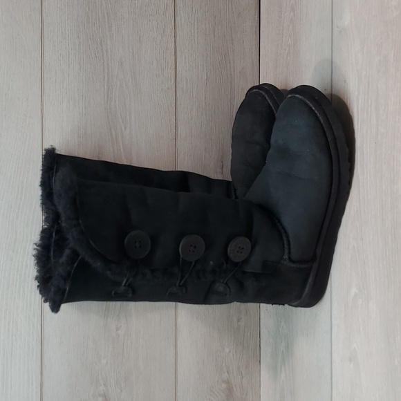 Ugg Australia Women 1873 Tall Suede Sheepskin Button 3 Boots shoes sz 7 - Picture 1 of 14